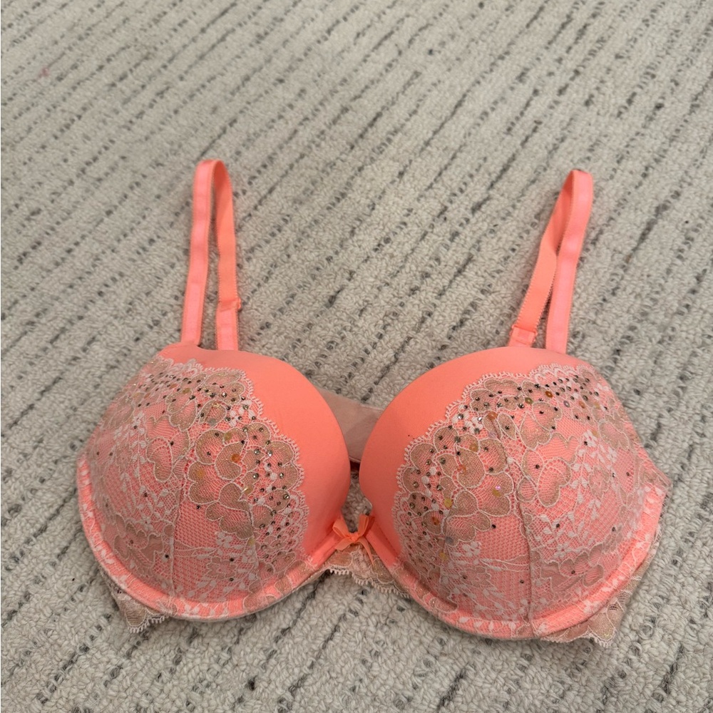 Victoria's Secret Peach Lace Push Up Bra - 34D